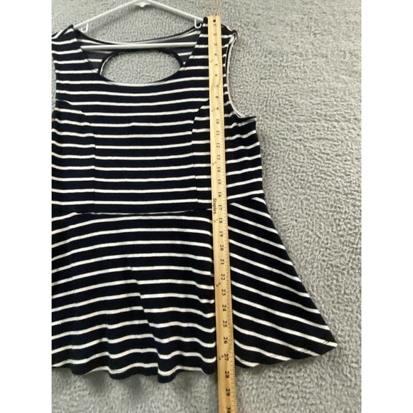 Torrid Shirt Womens 2X Black White Stripe Open Back Sleeveless Blouse Top - Picture 3 of 8